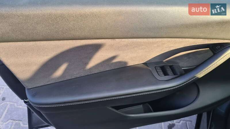 Позашляховик / Кросовер Tesla Model Y 2021 в Львові