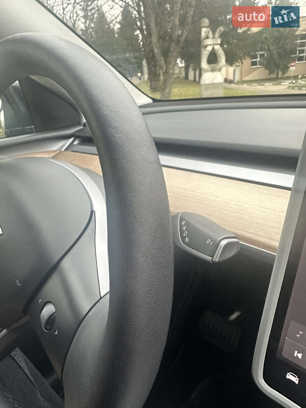 Внедорожник / Кроссовер Tesla Model Y 2023 в Львове