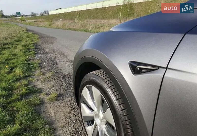 Внедорожник / Кроссовер Tesla Model Y 2023 в Киеве