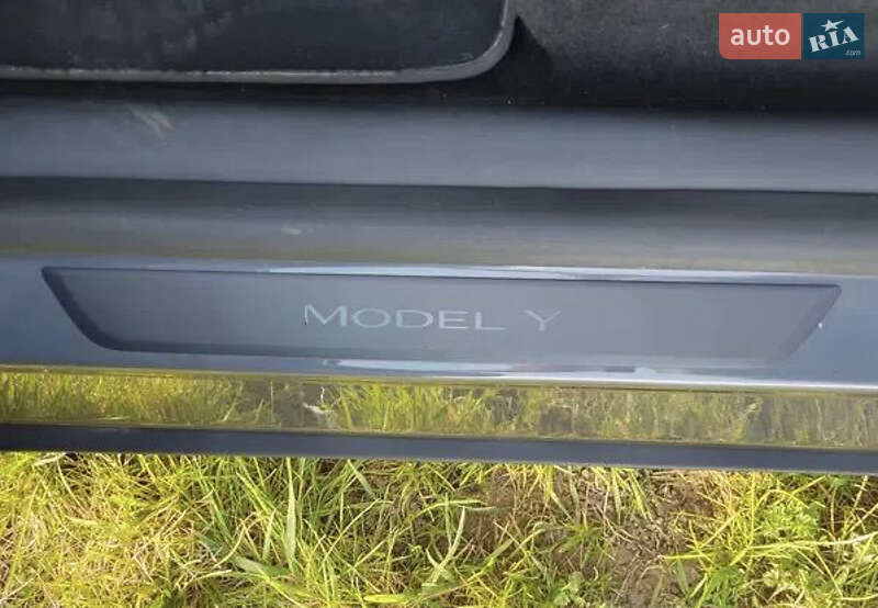 Внедорожник / Кроссовер Tesla Model Y 2023 в Киеве