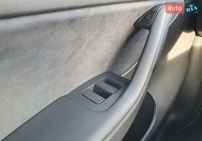 Внедорожник / Кроссовер Tesla Model Y 2023 в Киеве