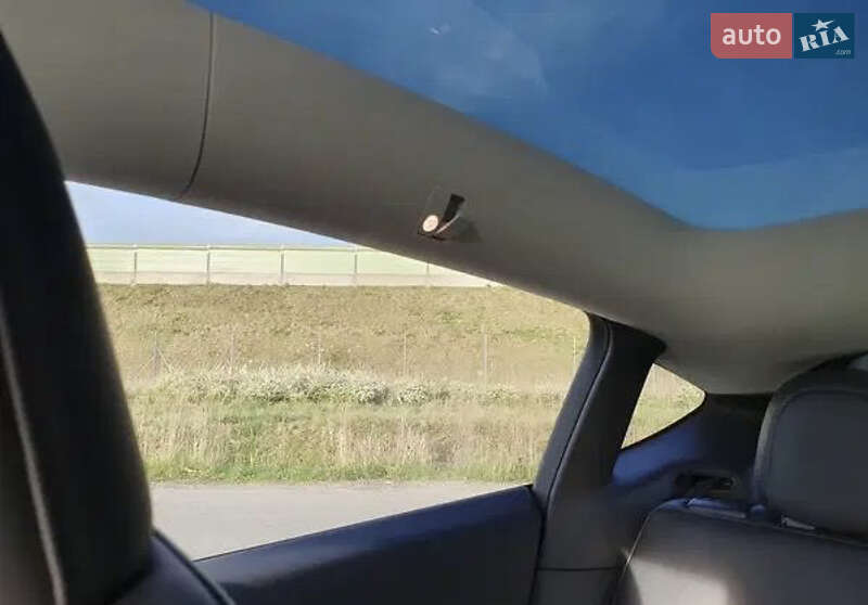Внедорожник / Кроссовер Tesla Model Y 2023 в Киеве