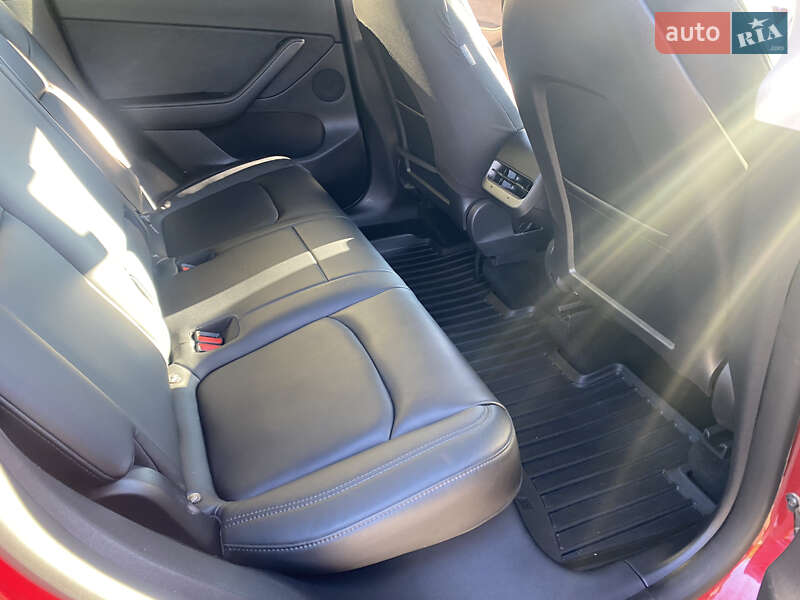 Позашляховик / Кросовер Tesla Model Y 2021 в Львові