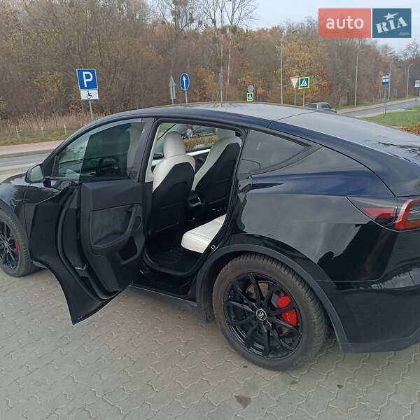 Позашляховик / Кросовер Tesla Model Y 2022 в Львові