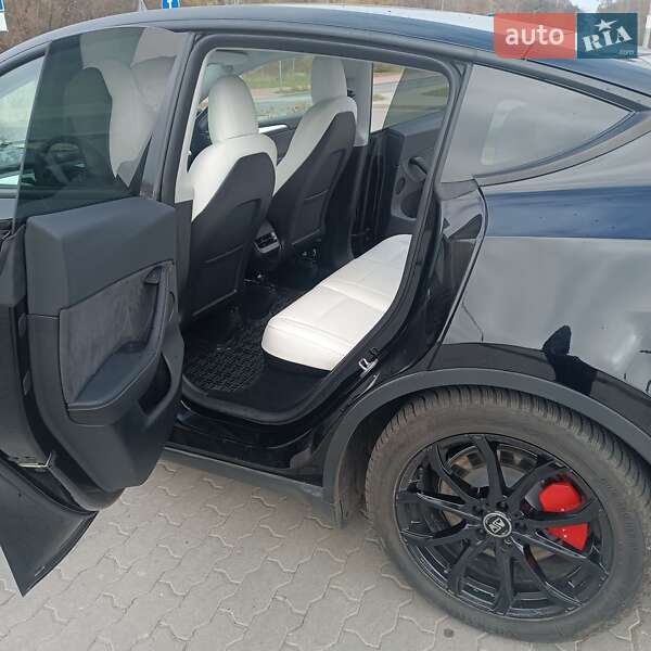 Позашляховик / Кросовер Tesla Model Y 2022 в Львові