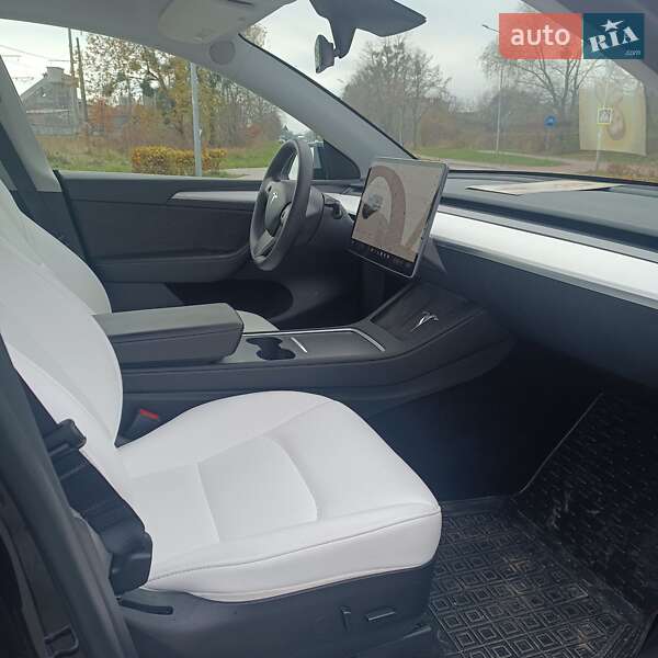 Позашляховик / Кросовер Tesla Model Y 2022 в Львові