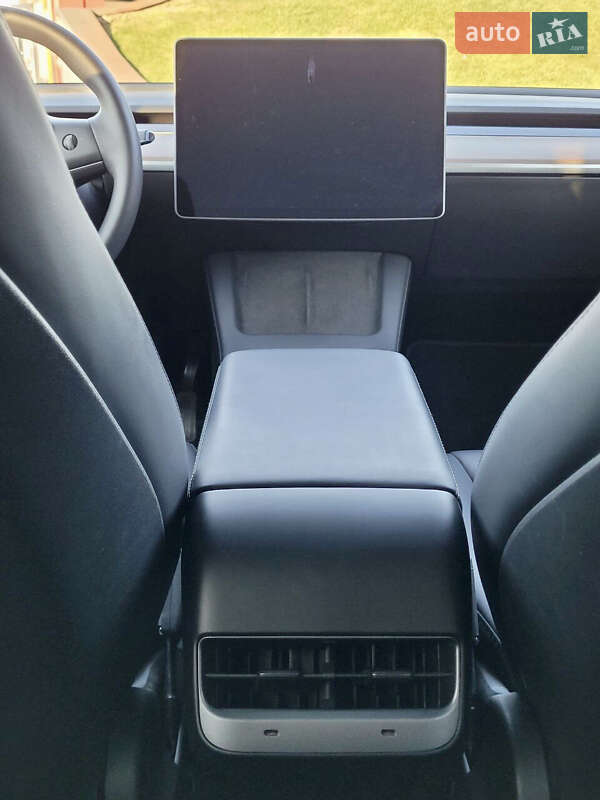Позашляховик / Кросовер Tesla Model Y 2021 в Києві