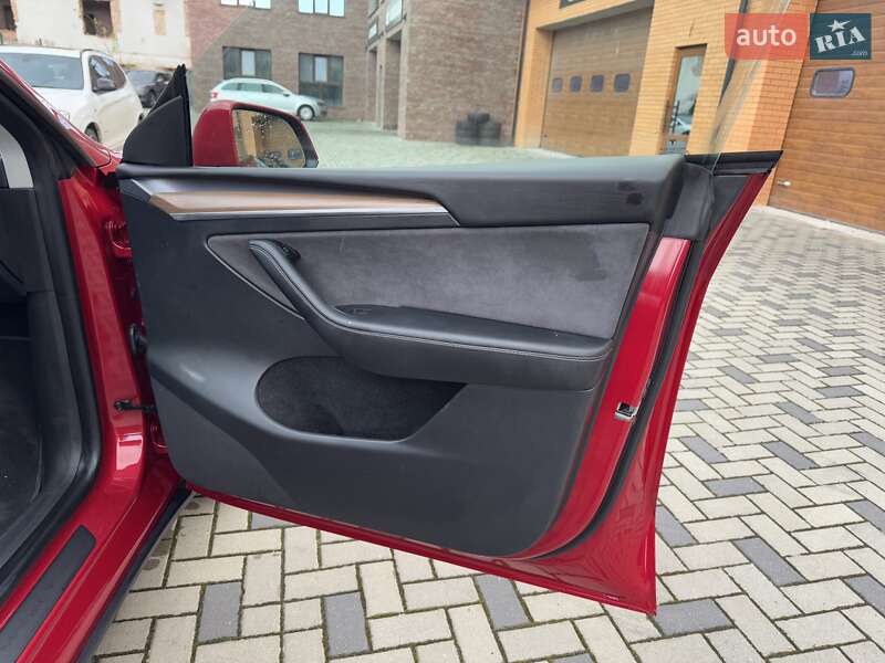 Внедорожник / Кроссовер Tesla Model Y 2023 в Ровно