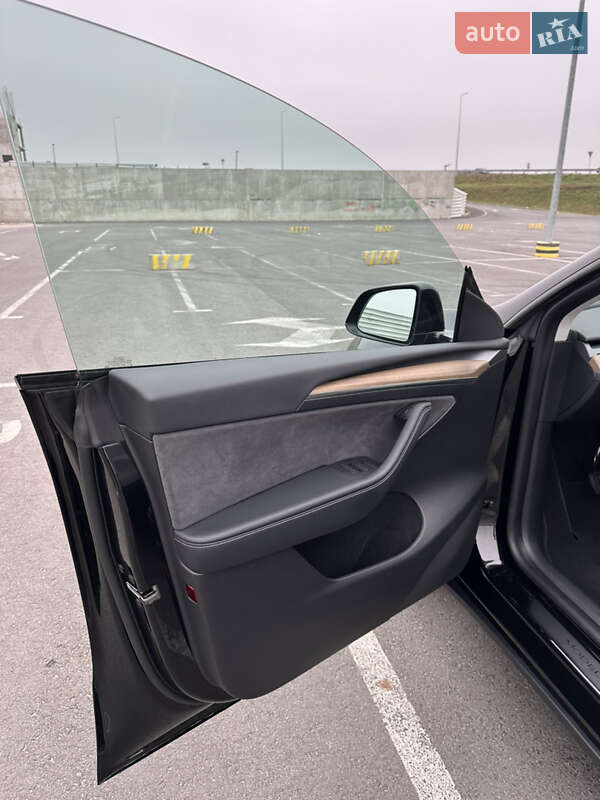 Внедорожник / Кроссовер Tesla Model Y 2023 в Львове