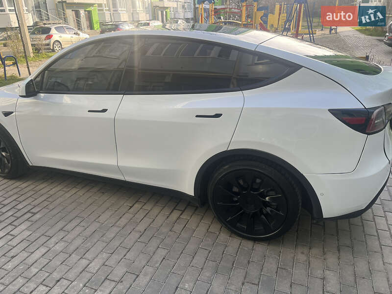 Позашляховик / Кросовер Tesla Model Y 2021 в Львові
