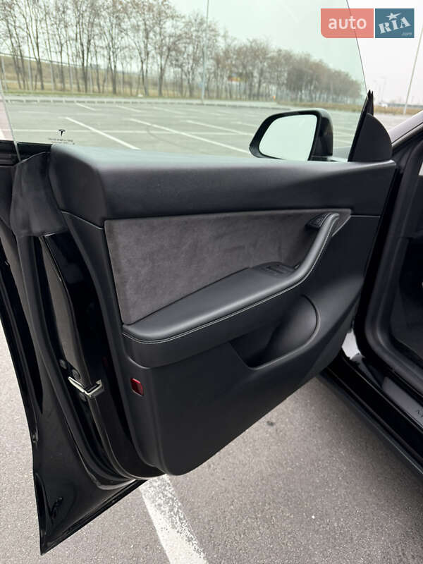 Внедорожник / Кроссовер Tesla Model Y 2022 в Днепре