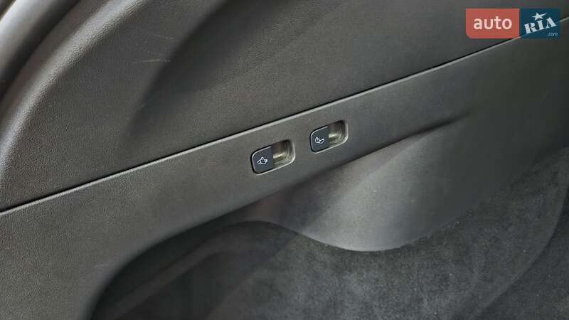 Внедорожник / Кроссовер Tesla Model Y 2020 в Киеве