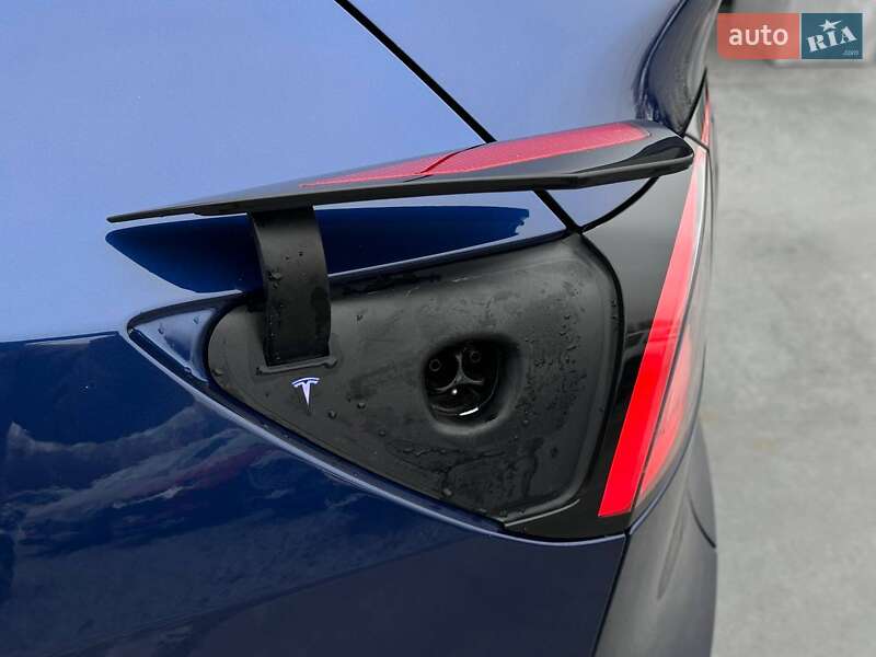 Позашляховик / Кросовер Tesla Model Y 2023 в Рівному