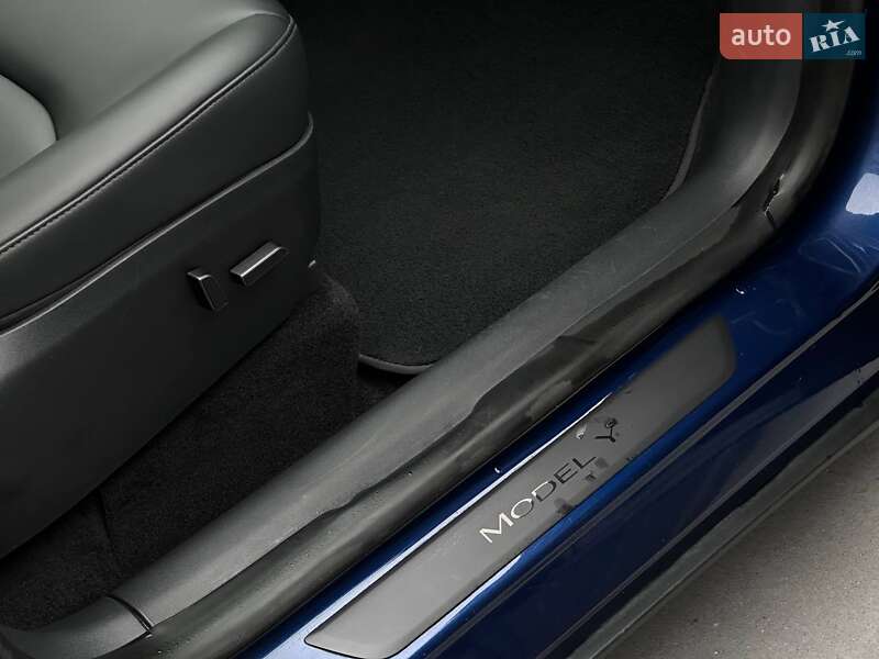 Позашляховик / Кросовер Tesla Model Y 2023 в Рівному