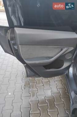 Внедорожник / Кроссовер Tesla Model Y 2023 в Луцке