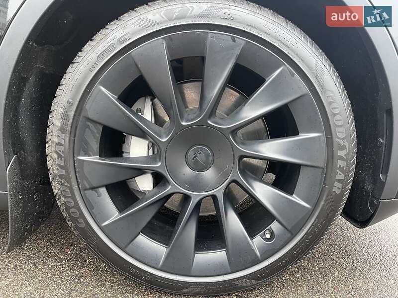 Внедорожник / Кроссовер Tesla Model Y 2022 в Киеве