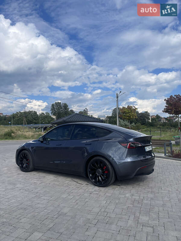 Tesla Model Y 2021