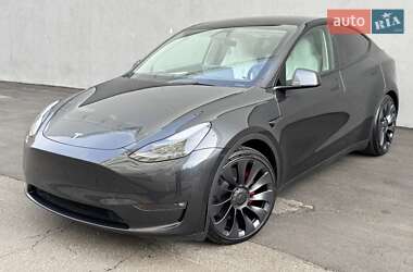 Tesla Model Y 2024