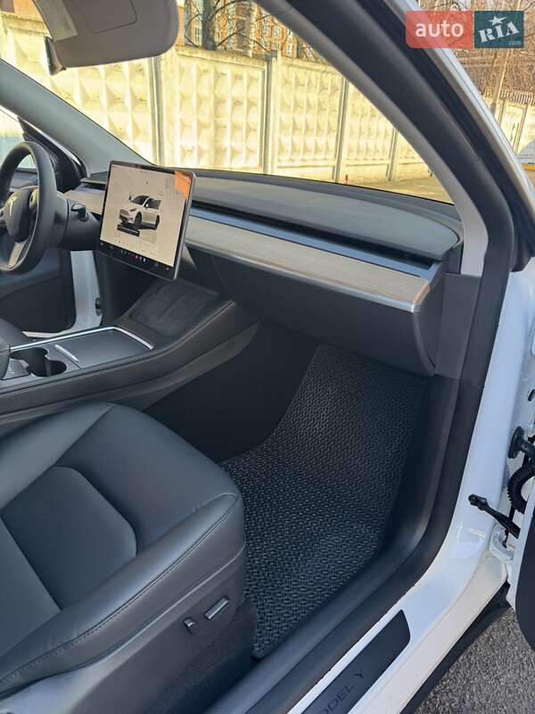Внедорожник / Кроссовер Tesla Model Y 2024 в Виннице
