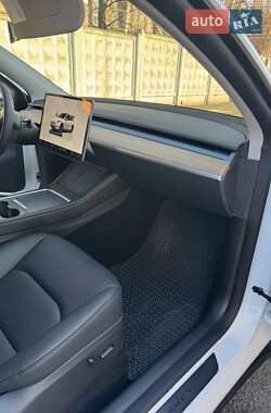 Позашляховик / Кросовер Tesla Model Y 2024 в 