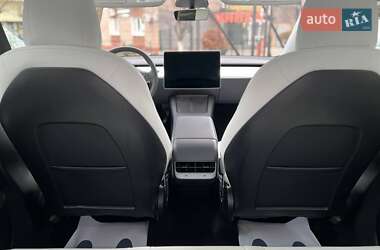 Внедорожник / Кроссовер Tesla Model Y 2021 в 