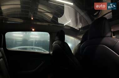 Внедорожник / Кроссовер Tesla Model Y 2021 в Киеве