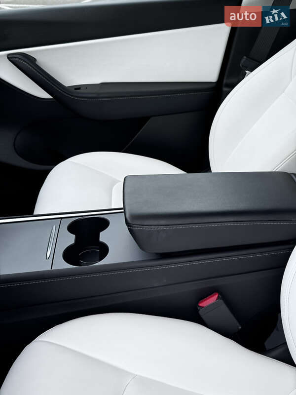 Позашляховик / Кросовер Tesla Model Y 2022 в Києві