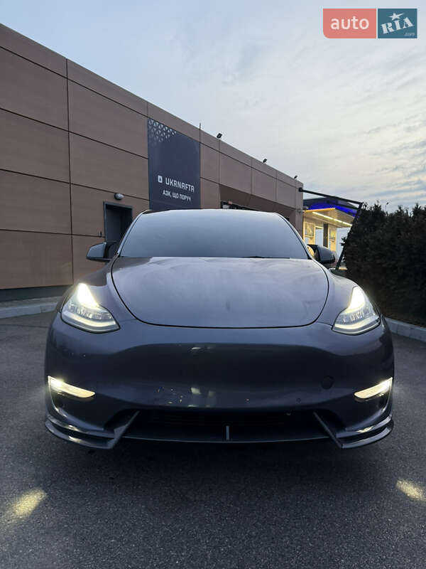 Tesla Model Y 2021