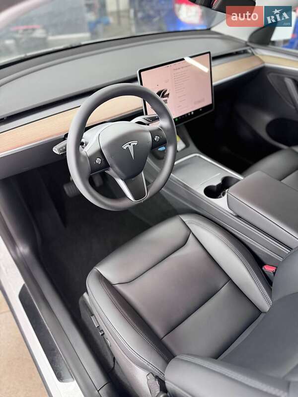 Позашляховик / Кросовер Tesla Model Y 2023 в Рівному