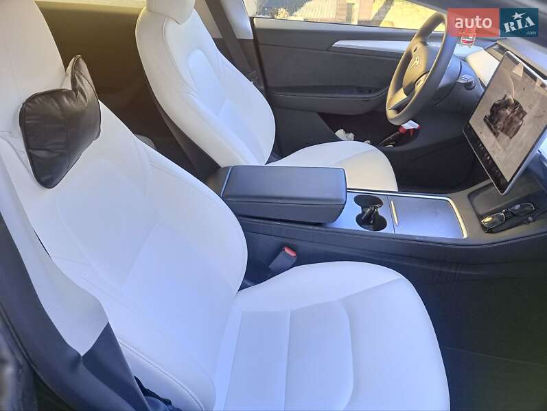 Внедорожник / Кроссовер Tesla Model Y 2023 в Киеве