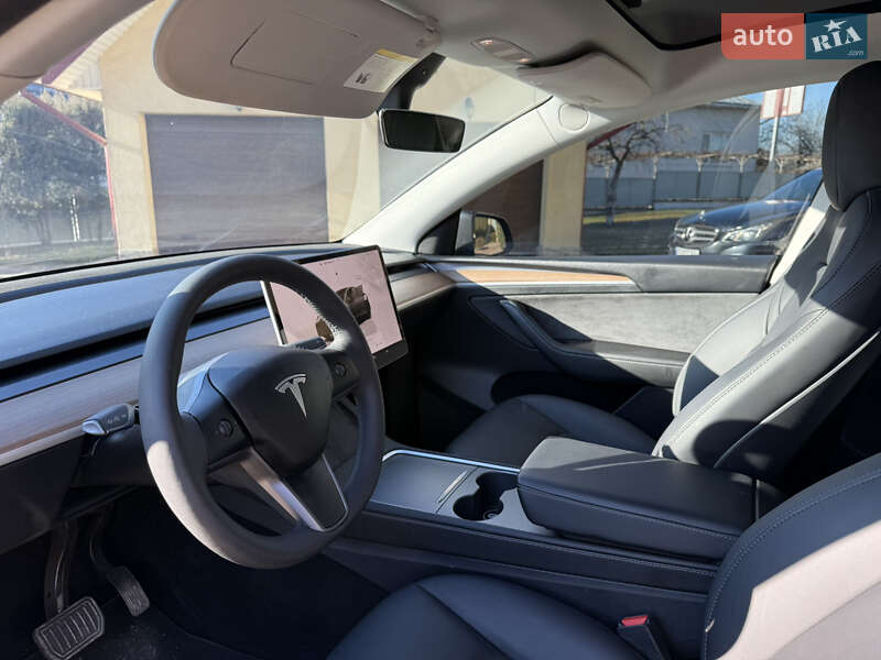 Внедорожник / Кроссовер Tesla Model Y 2023 в Черновцах