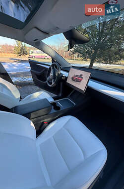 Внедорожник / Кроссовер Tesla Model Y 2024 в 