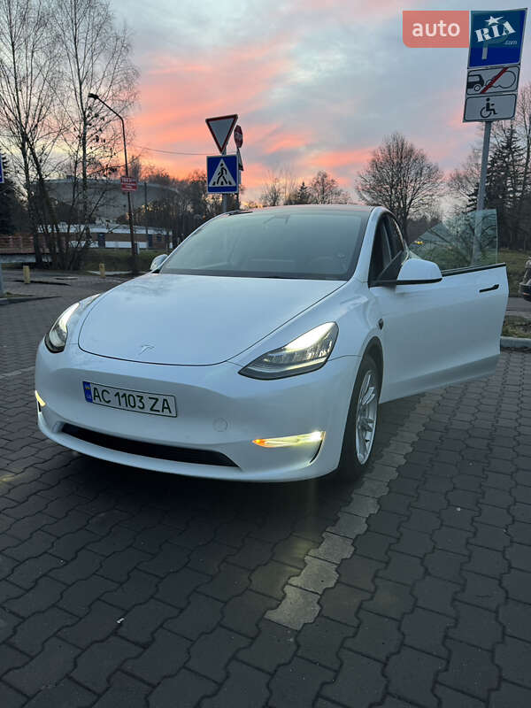 Tesla Model Y 2021