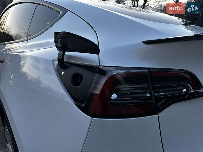 Позашляховик / Кросовер Tesla Model Y 2021 в Львові