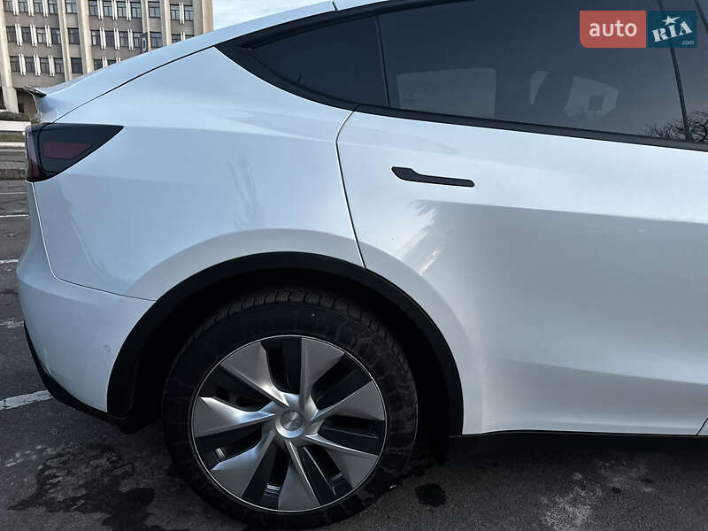 Позашляховик / Кросовер Tesla Model Y 2021 в Львові