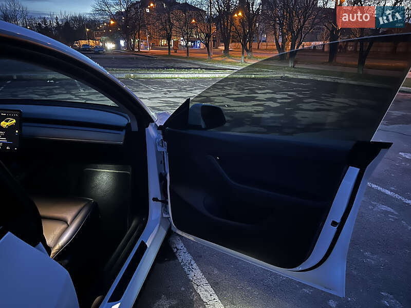 Позашляховик / Кросовер Tesla Model Y 2021 в Львові