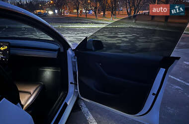 Внедорожник / Кроссовер Tesla Model Y 2021 в 