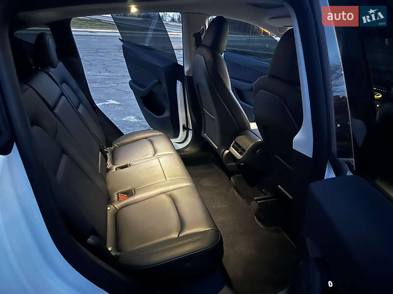 Позашляховик / Кросовер Tesla Model Y 2021 в Львові