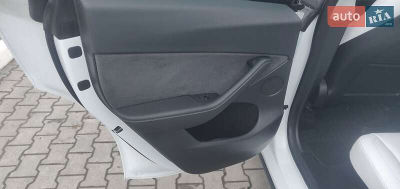 Внедорожник / Кроссовер Tesla Model Y 2023 в Хмельницком