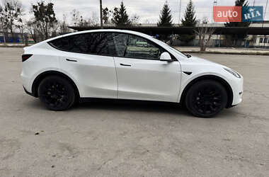 Позашляховик / Кросовер Tesla Model Y 2024 в 