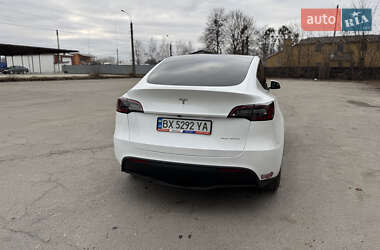 Позашляховик / Кросовер Tesla Model Y 2024 в 