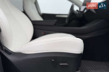 Внедорожник / Кроссовер Tesla Model Y 2023 в 