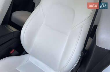 Позашляховик / Кросовер Tesla Model Y 2021 в 