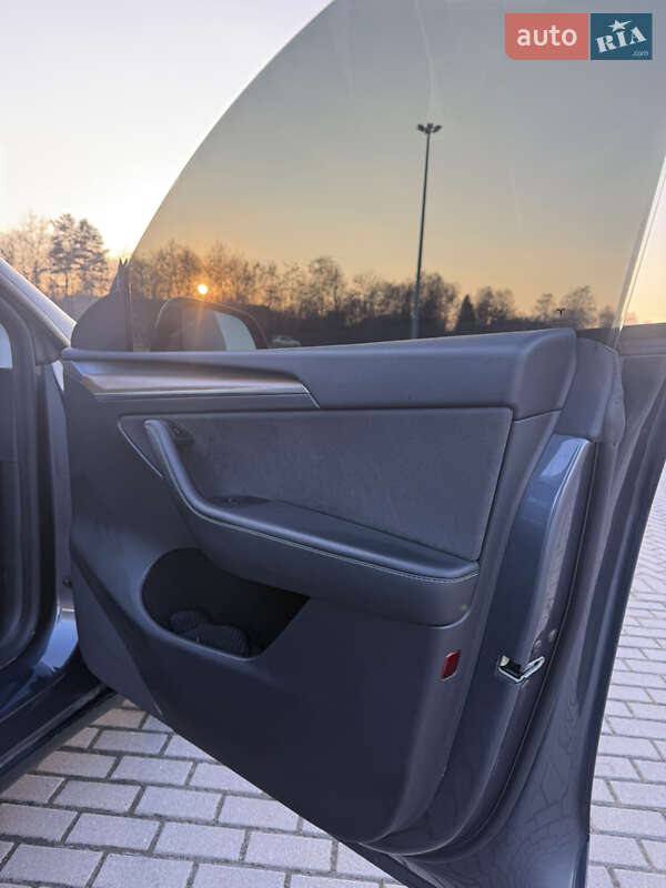 Позашляховик / Кросовер Tesla Model Y 2022 в Львові