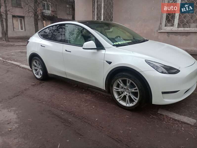 Tesla Model Y 2023