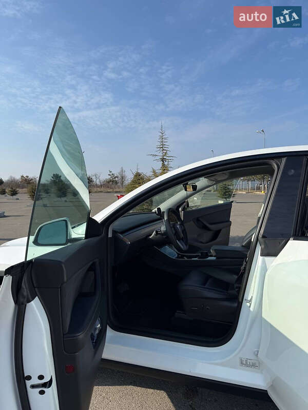 Позашляховик / Кросовер Tesla Model Y 2021 в Одесі фото 25 Позашляховик / Кросовер Tesla Model Y 2021 в Одесі