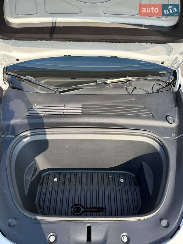 Позашляховик / Кросовер Tesla Model Y 2021 в Одесі фото 45 Позашляховик / Кросовер Tesla Model Y 2021 в Одесі