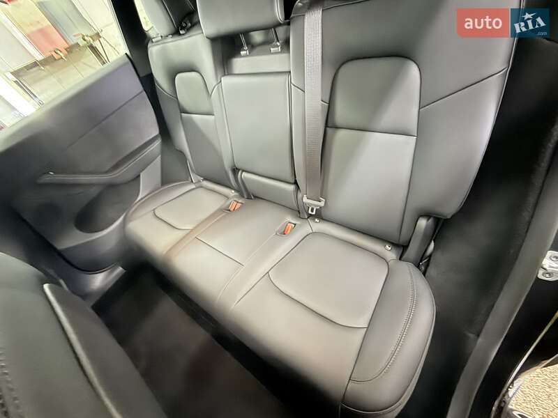 Внедорожник / Кроссовер Tesla Model Y 2024 в Киеве