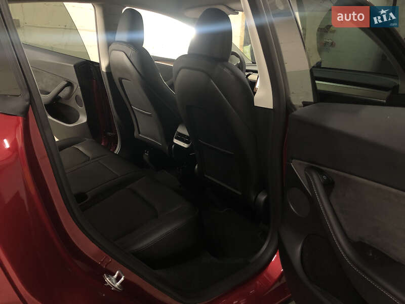 Позашляховик / Кросовер Tesla Model Y 2024 в Києві