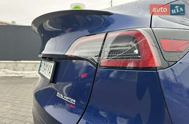 Седан Tesla Model Y 2023 в 